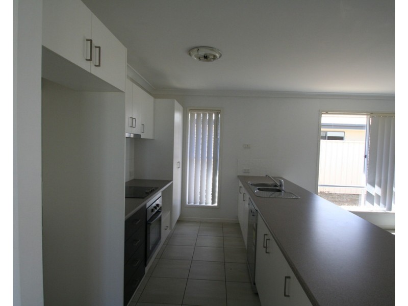 11 Lightening Street, Emerald QLD 4720