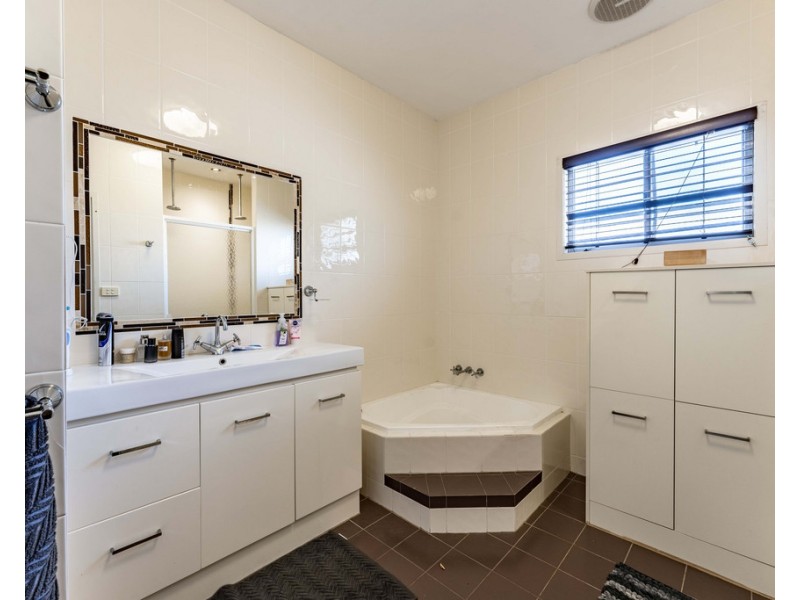 11 Bridgeman Street, Emerald QLD 4720
