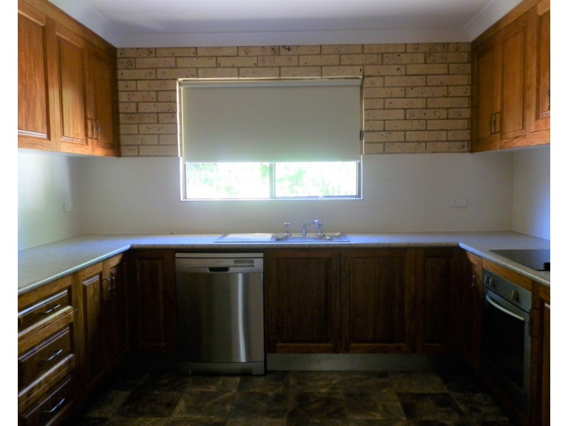 2/98 Baker Street, Emerald QLD 4720