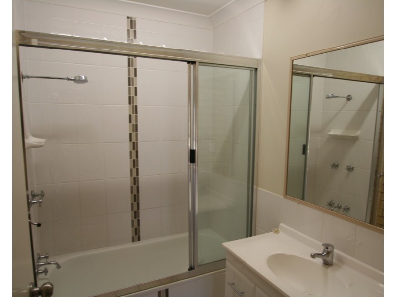 2/98 Baker Street, Emerald QLD 4720