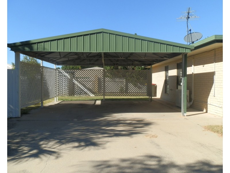 2/98 Baker Street, Emerald QLD 4720
