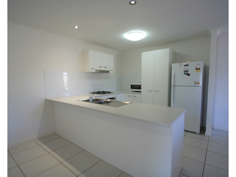 2/11 Eagle Street, Emerald QLD 4720