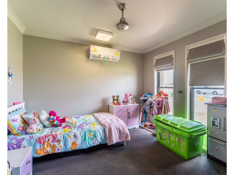 73 Mayfair Drive, Emerald QLD 4720