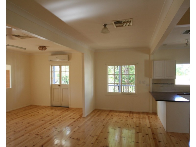 70 Baker Street, Emerald QLD 4720