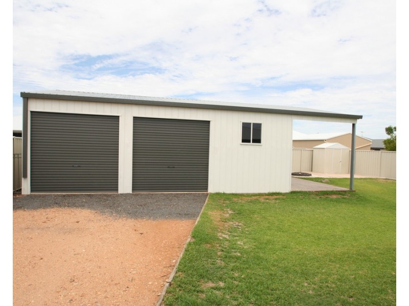 52 Mayfair Drive, Emerald QLD 4720