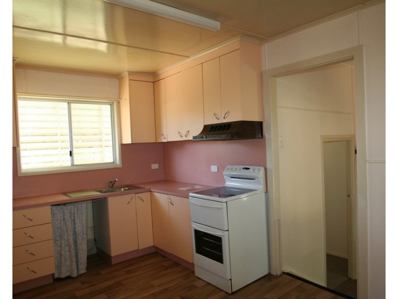 58 Theresa Street, Emerald QLD 4720