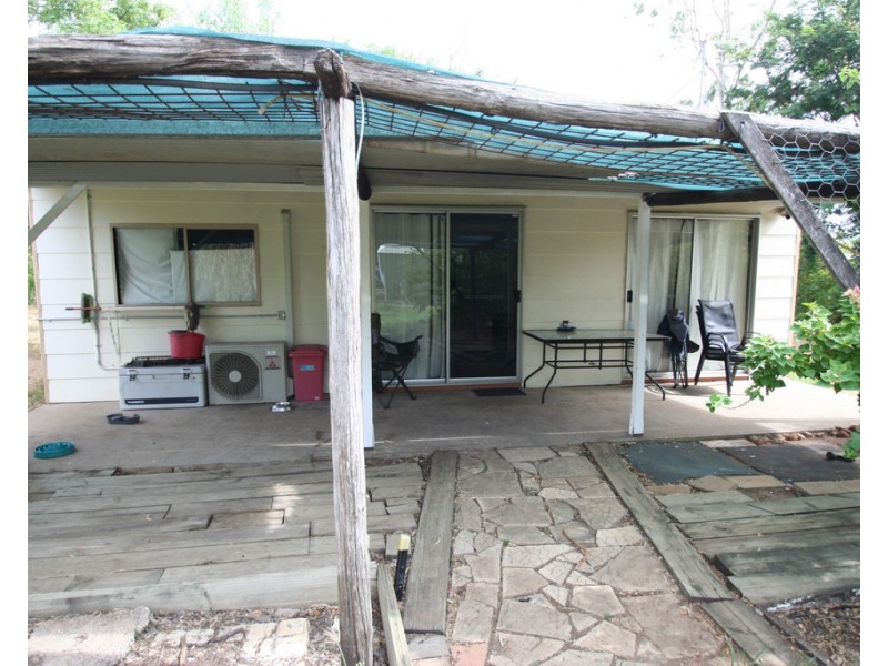 6 Cunningham Drive, Emerald QLD 4720