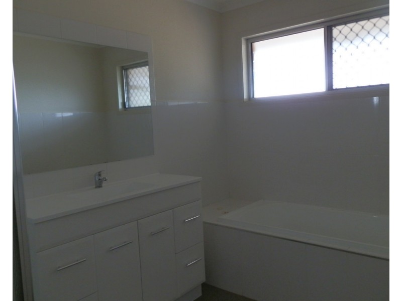 7 Wilby Place, Emerald QLD 4720