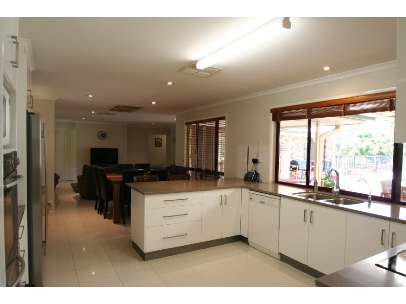3 Country Lane, Emerald QLD 4720