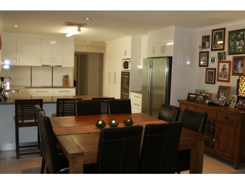 3 Country Lane, Emerald QLD 4720