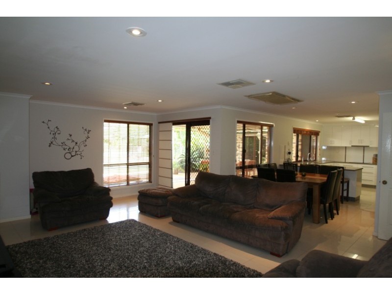 3 Country Lane, Emerald QLD 4720