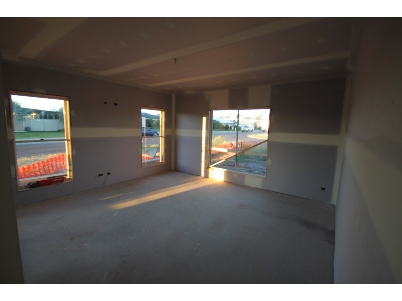 14A Coldstream Street, Emerald QLD 4720