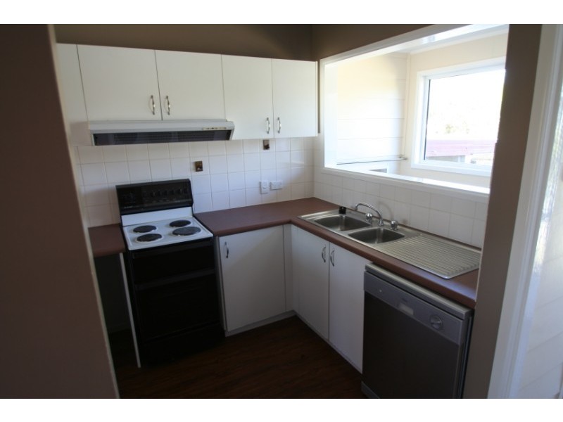 19 Dawn Crescent, Emerald QLD 4720