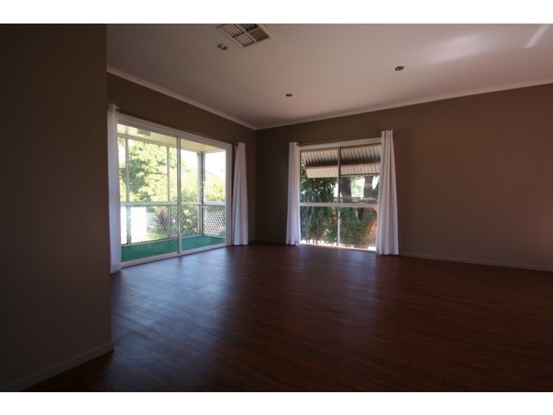 19 Dawn Crescent, Emerald QLD 4720