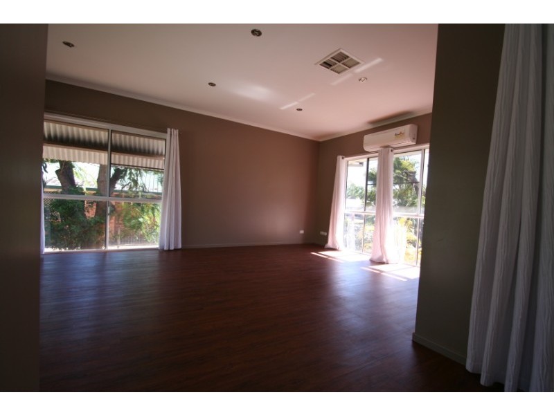 19 Dawn Crescent, Emerald QLD 4720