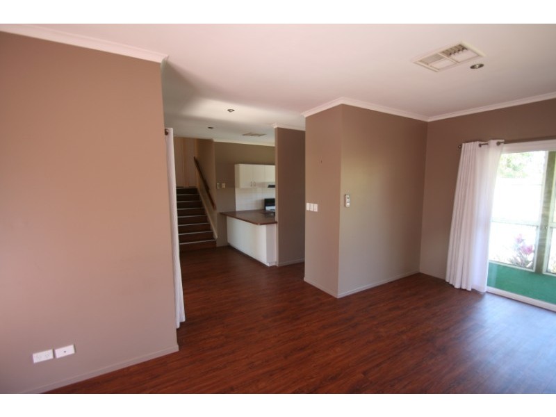 19 Dawn Crescent, Emerald QLD 4720