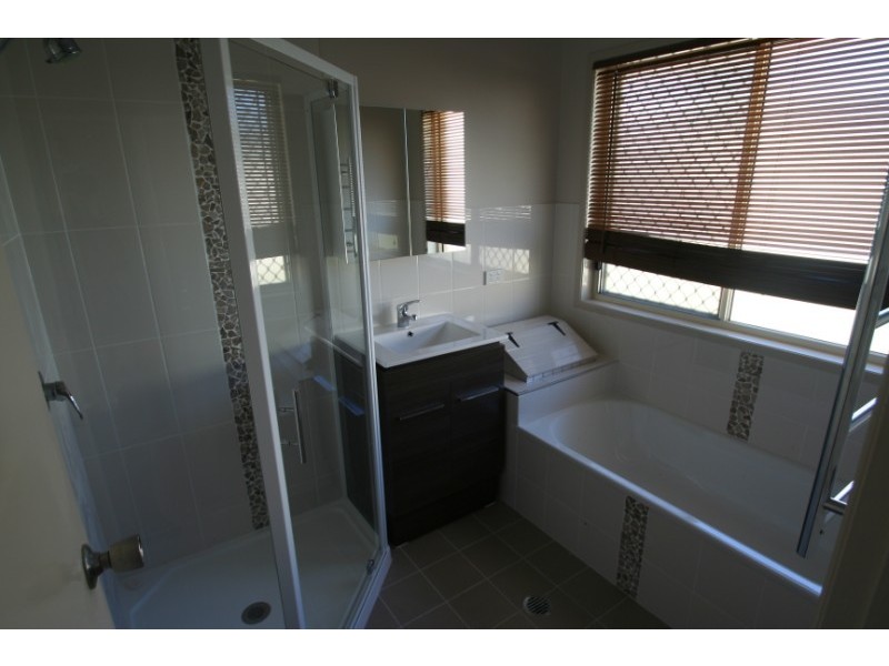 4 Wren Court, Emerald QLD 4720