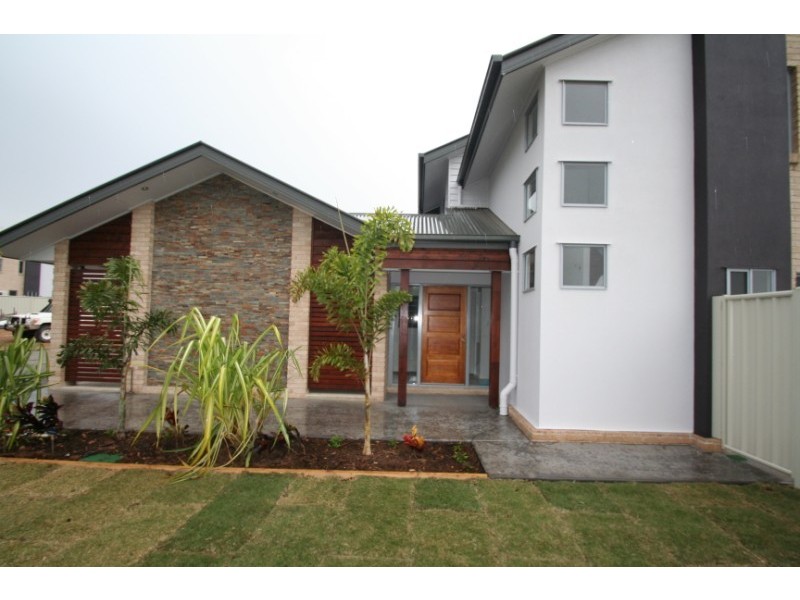 2/18-24 Mooney Crescent, Emerald QLD 4720