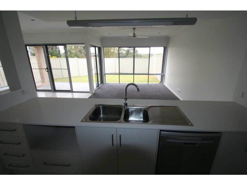 2/18-24 Mooney Crescent, Emerald QLD 4720