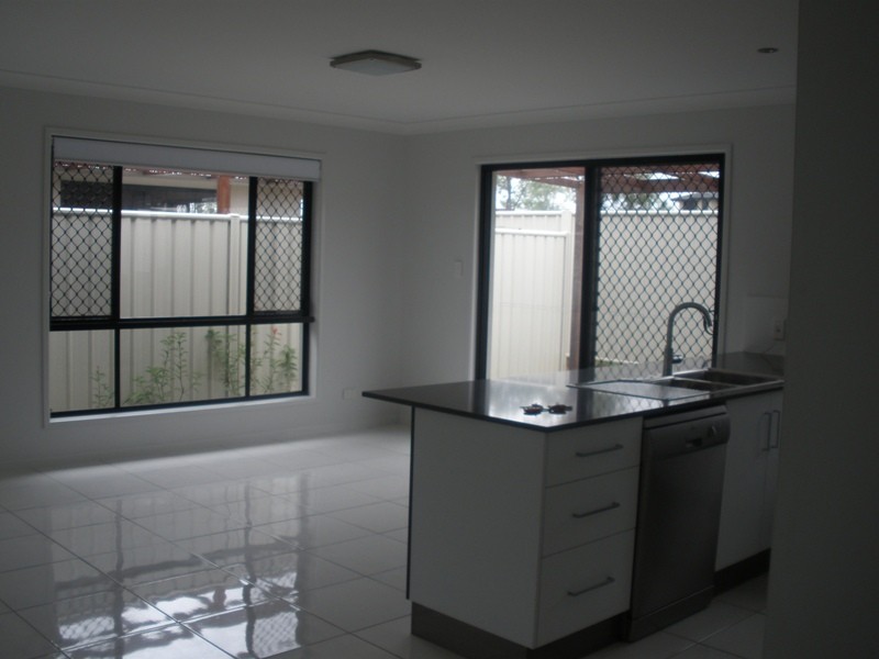 2/34 Brokenwood Street, Emerald QLD 4720