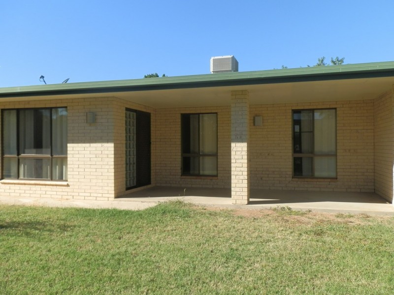 2/98 Baker Street, Emerald QLD 4720
