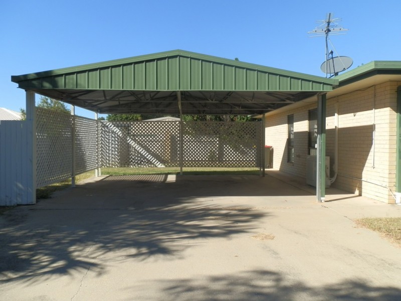 2/98 Baker Street, Emerald QLD 4720
