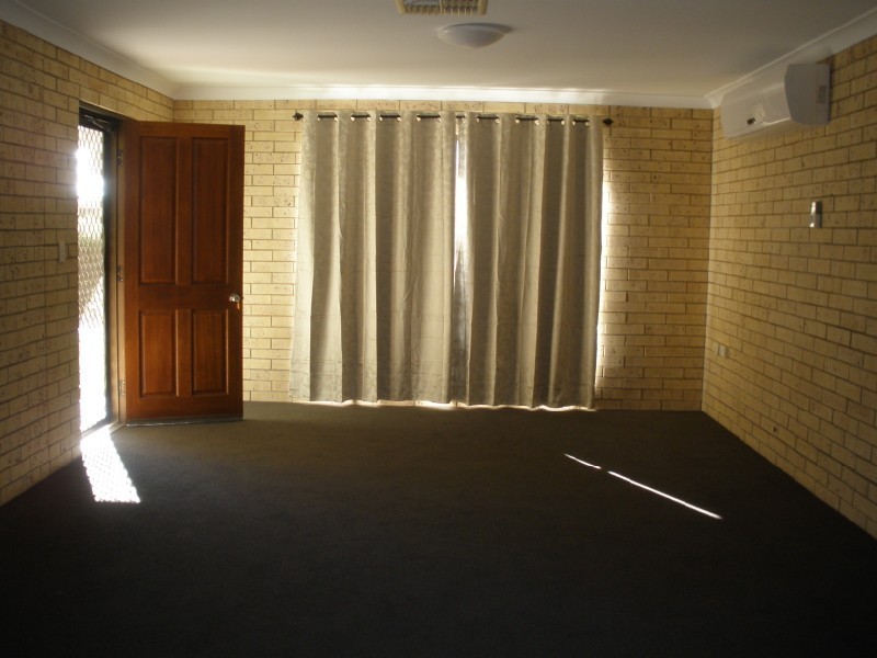 2/98 Baker Street, Emerald QLD 4720