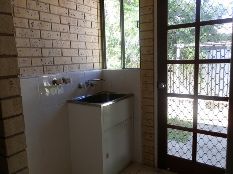 2/98 Baker Street, Emerald QLD 4720