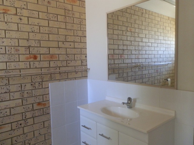 2/98 Baker Street, Emerald QLD 4720