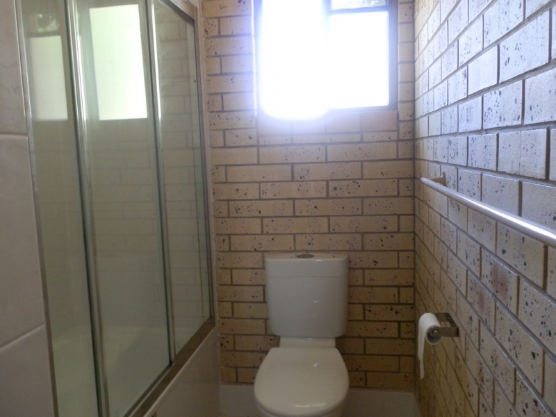 2/98 Baker Street, Emerald QLD 4720