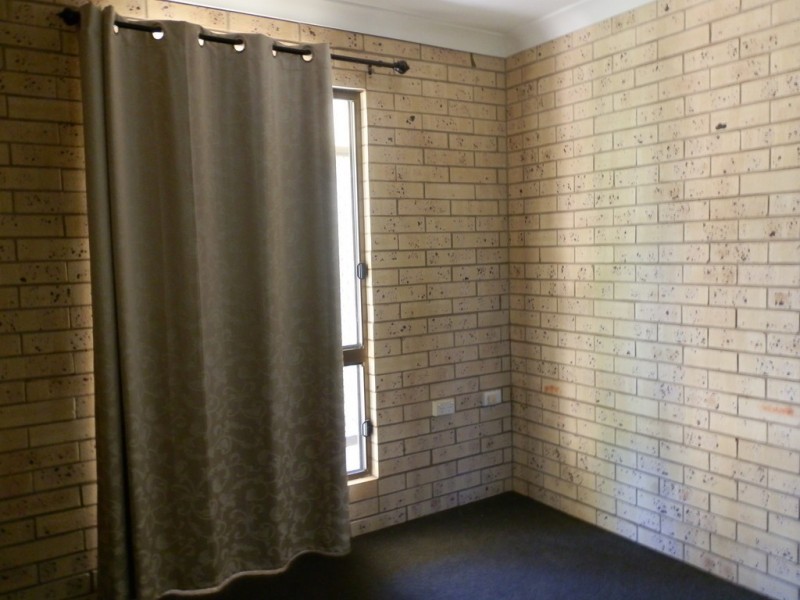 2/98 Baker Street, Emerald QLD 4720