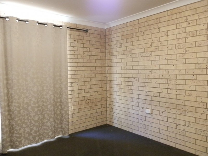 2/98 Baker Street, Emerald QLD 4720