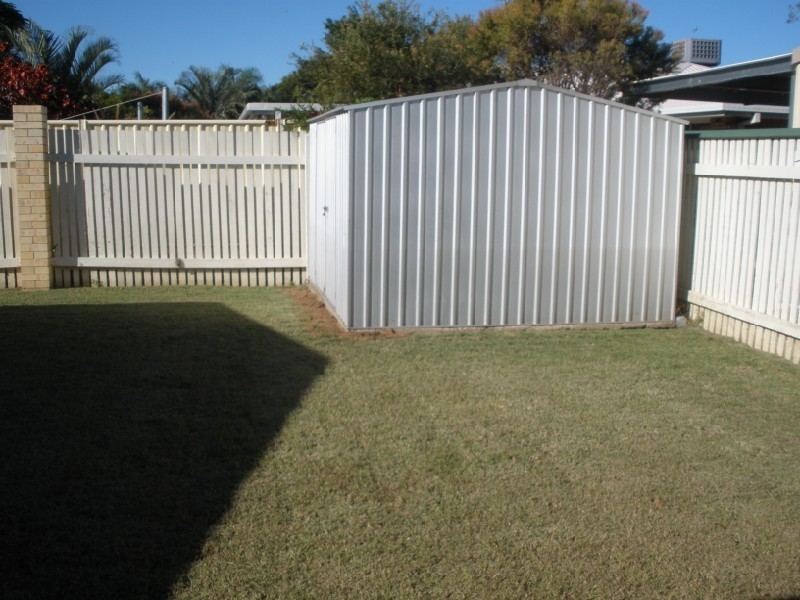 2/98 Baker Street, Emerald QLD 4720