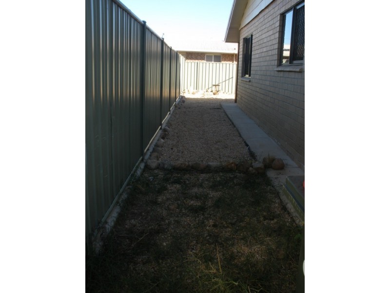 Unit 8/6-10 Clark, Emerald QLD 4720