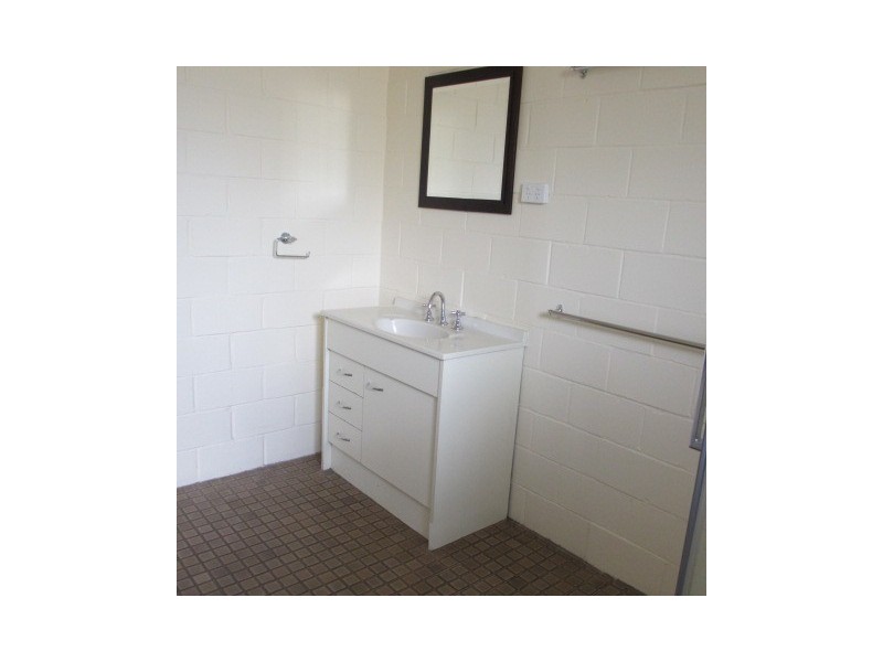 Unit 8/69 Esmond Street, Emerald QLD 4720