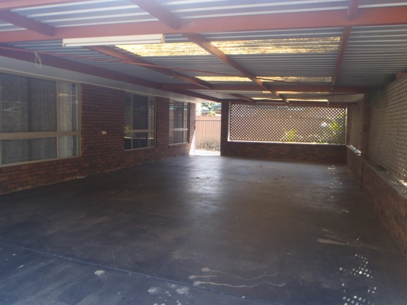 11 Eubar Place, Emerald QLD 4720