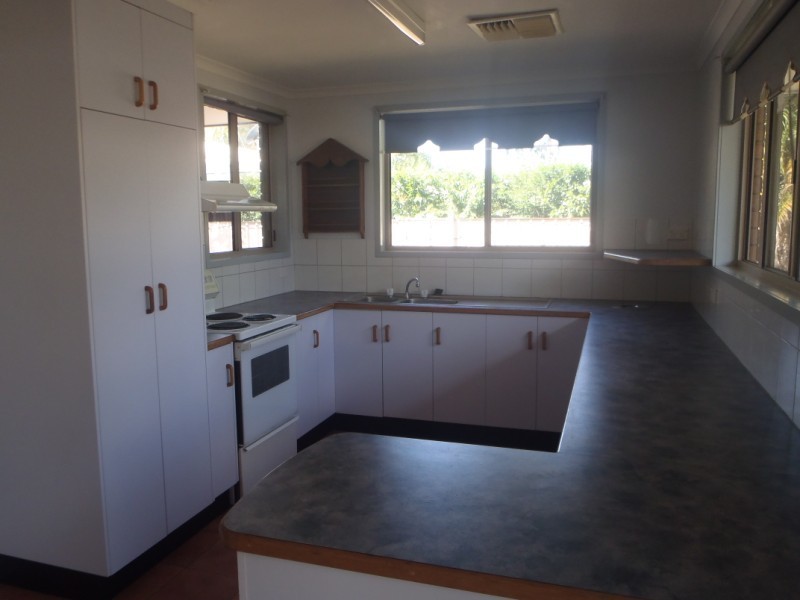 11 Eubar Place, Emerald QLD 4720