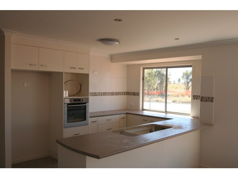 2 Eagle Court, Emerald QLD 4720