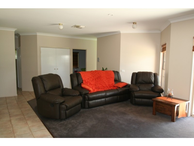 12 Quinn Street, Emerald QLD 4720