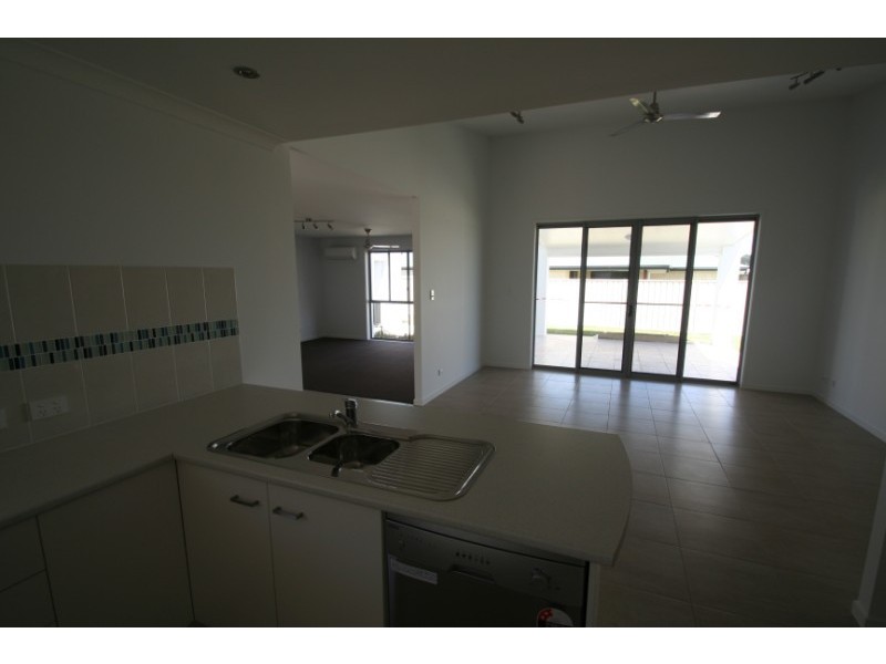 65 Lakeside Drive, Emerald QLD 4720