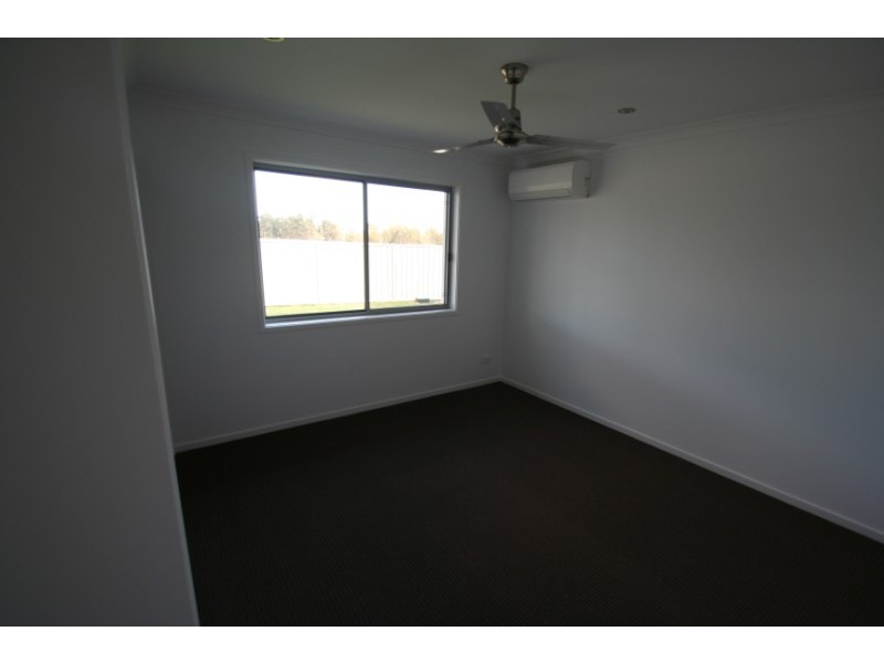 65 Lakeside Drive, Emerald QLD 4720