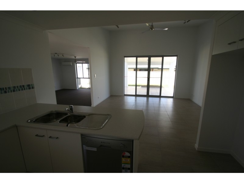 65 Lakeside Drive, Emerald QLD 4720