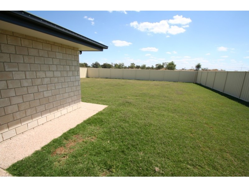 63 Lakeside Drive, Emerald QLD 4720