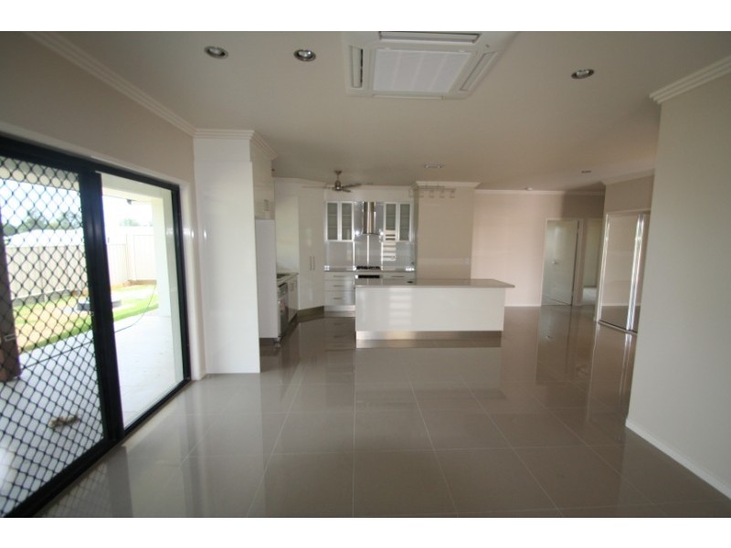 14a  Coldstream, Emerald QLD 4720