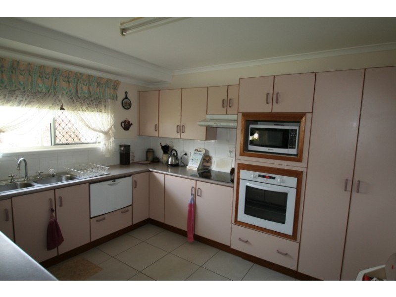 8 Edmonston Drive, Emerald QLD 4720