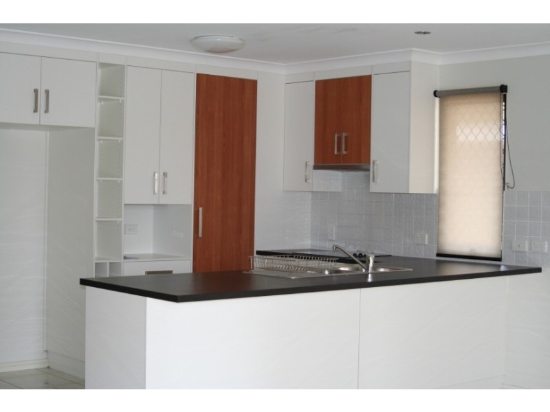 Unit 2/20 Riverview Street, Emerald QLD 4720