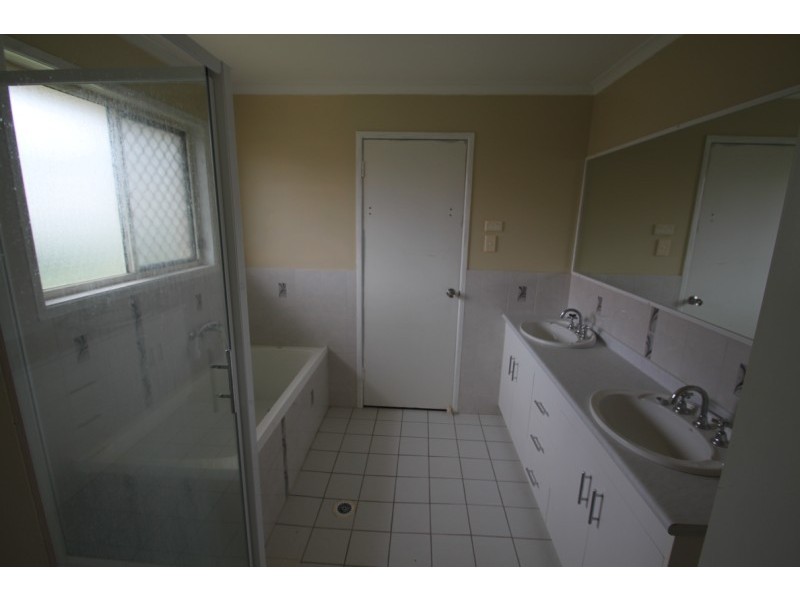 1 Grant Place, Emerald QLD 4720
