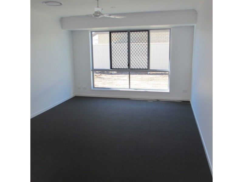 4 Whitney Street, Emerald QLD 4720