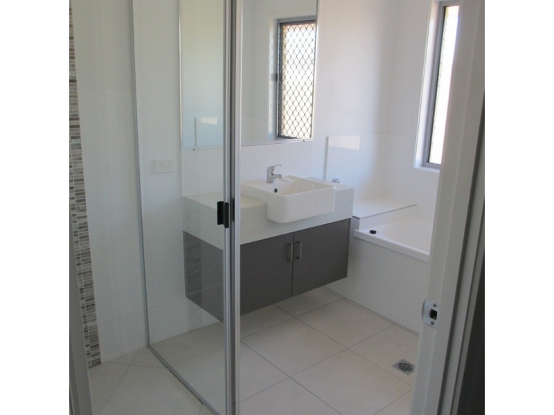 4 Whitney Street, Emerald QLD 4720