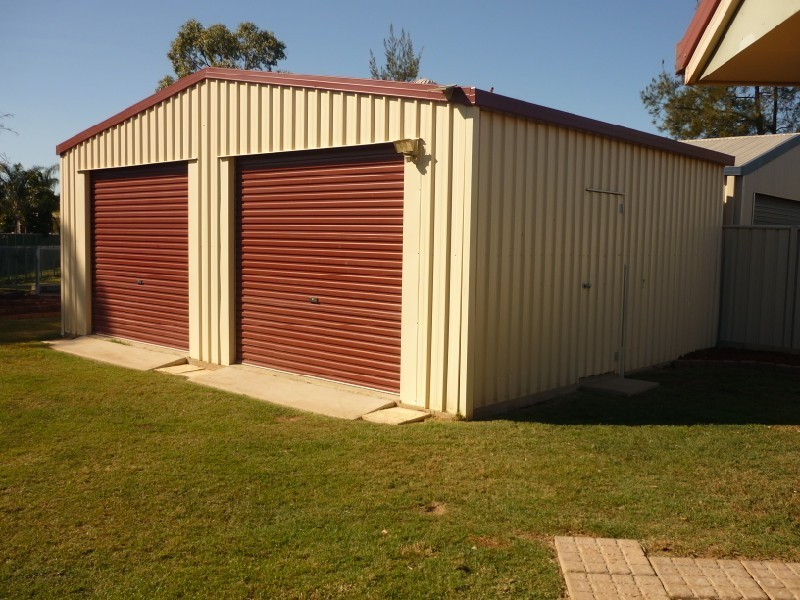 4 Wren Court, Emerald QLD 4720
